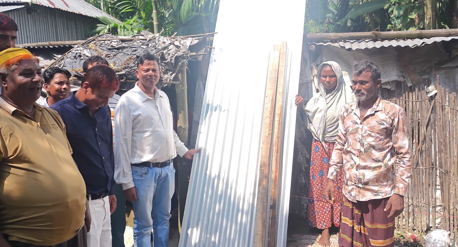 মধুপুরে অসহায় গৃহহীনকে ঘর করে দিলেন অব.লে. কর্ণেল আজাদ 